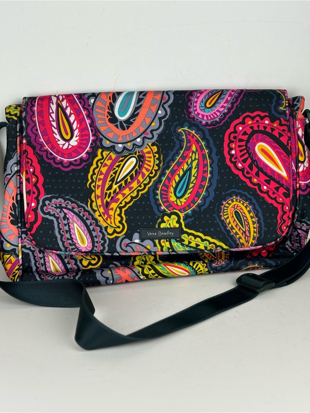 Vera Bradley Messanger Bag-Twilight Paisley pattern-EUC
